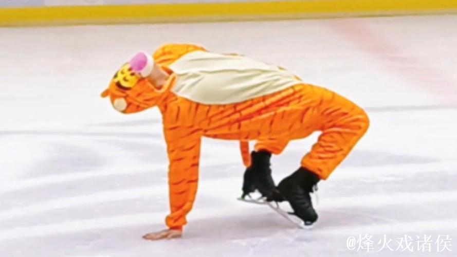 小明的花滑日常|我妈建议找个壮汉助我完成四周旋转 小明的花滑日常|我妈建议找个壮汉助我完成四周旋转